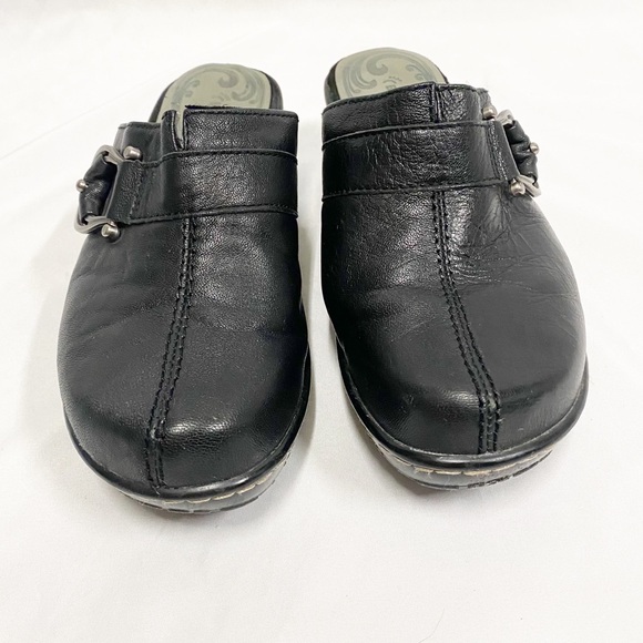 BareTraps Black Leather Quashed Mules - Picture 3 of 9